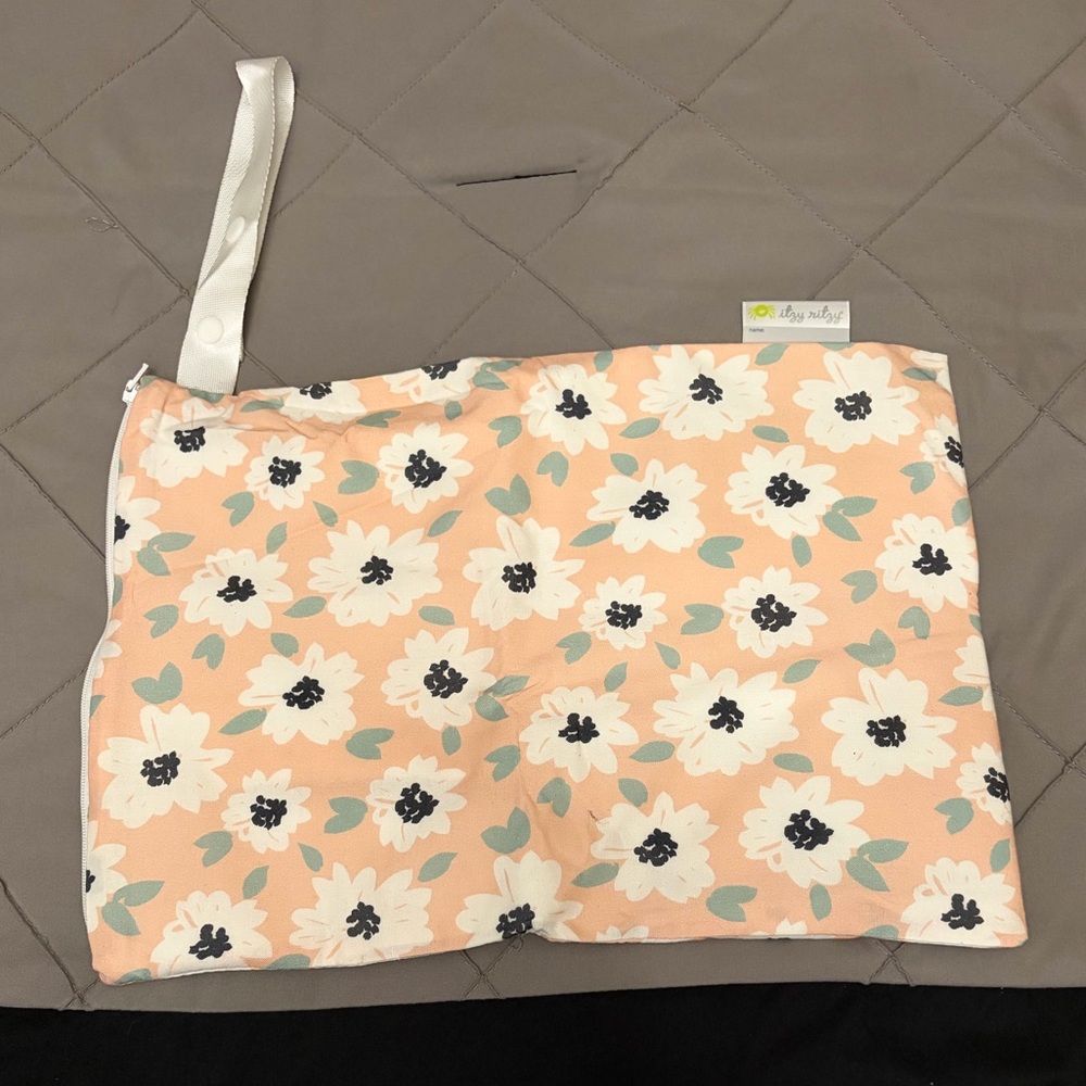 Itzy Ritzy Sealed Wet Bag with Handle
